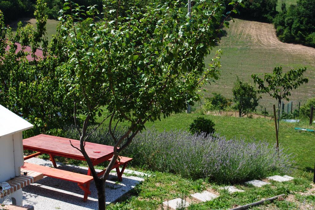 Agriturismo B&B La Cerasa Fabriano Esterno foto
