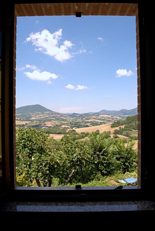 Agriturismo B&B La Cerasa Fabriano Camera foto